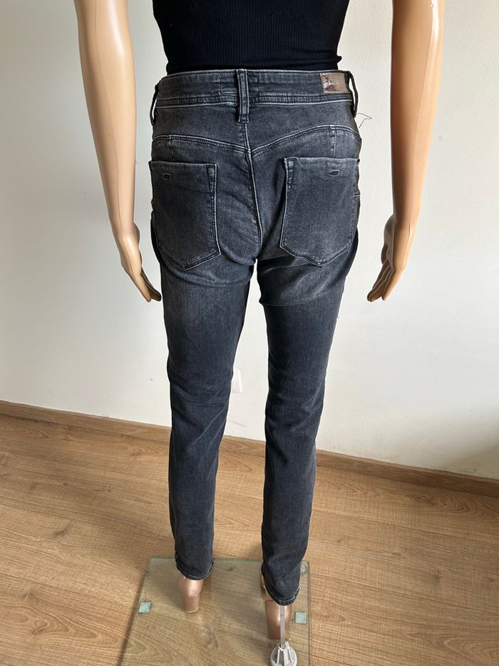 Jean noir délavé avec strass Kaporal taille W32 et L32 TBE - photo numéro 5