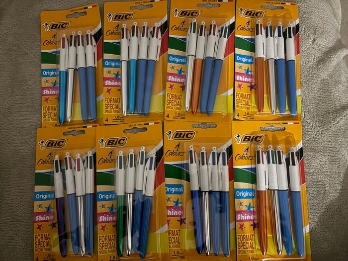 Stylos Bic 4 couleurs Neuf