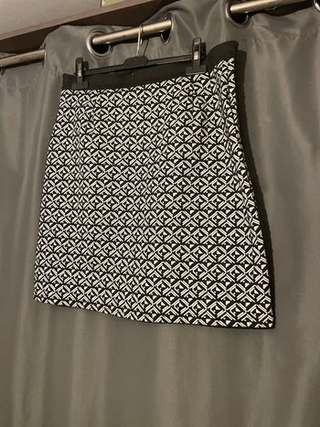 Jupe courte   T42« Dessins » noir et blanc