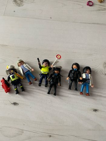 Lot Playmobil policier, pompier et scientifique