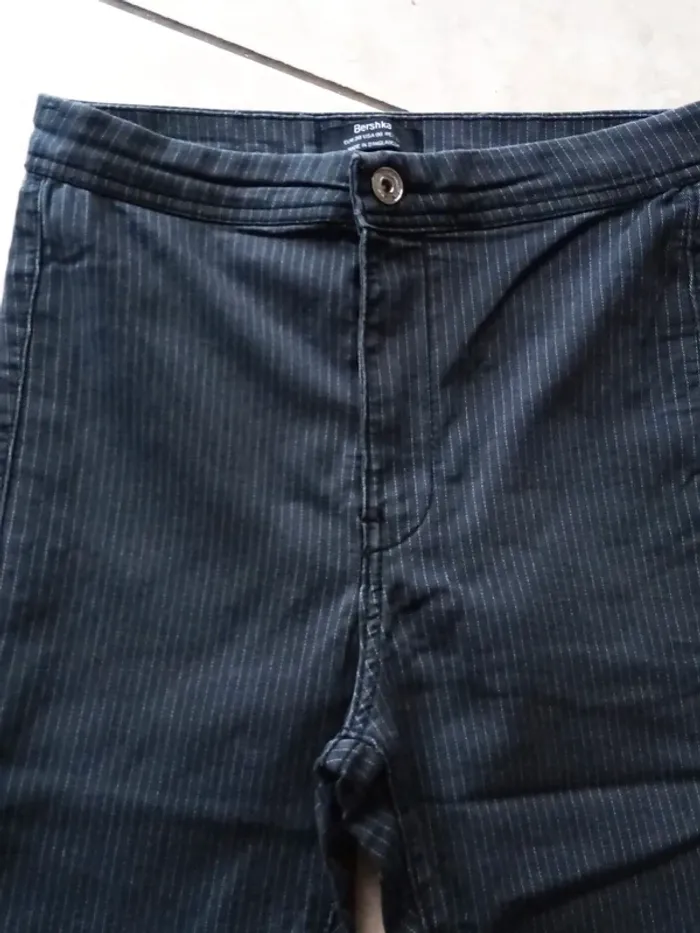 Pantalon gris rayé taille haute Bershka 38 - photo numéro 2