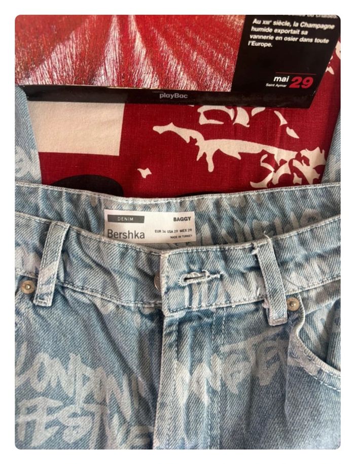 Pantalon Bershka bleu clair motif ville taille S - photo numéro 5