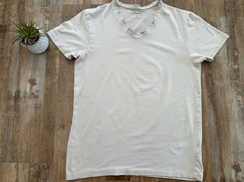 - Tee shirt Primark (A) - Taille S - Bon état. Tache