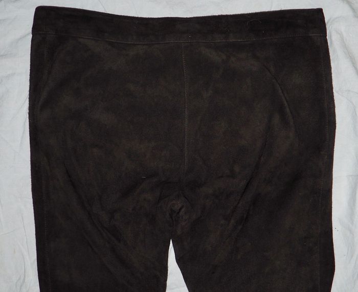 slim en daim Fendi marron valeur 1700 euros - photo numéro 4