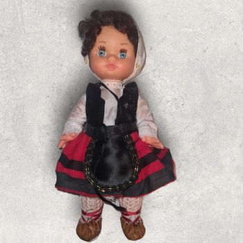 Ancienne poupée folklorique