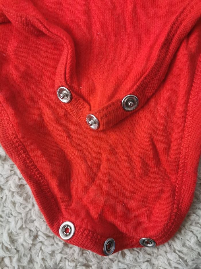 Body 6 mois kiabi
Lavé jamais porté - photo numéro 2