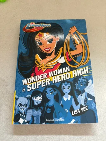 Livre wonder woman à super hero high