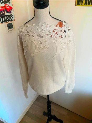 Super pull brodé taille unique neuf