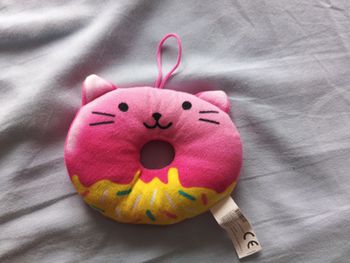 Peluche chat donuts 
