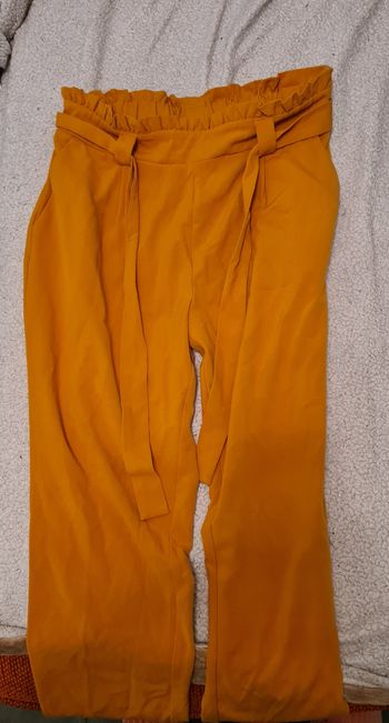 Pantalon couleur moutarde taille 42
