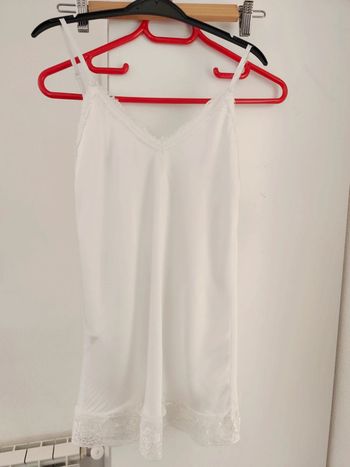 Débardeur blanc satiné et dentelle