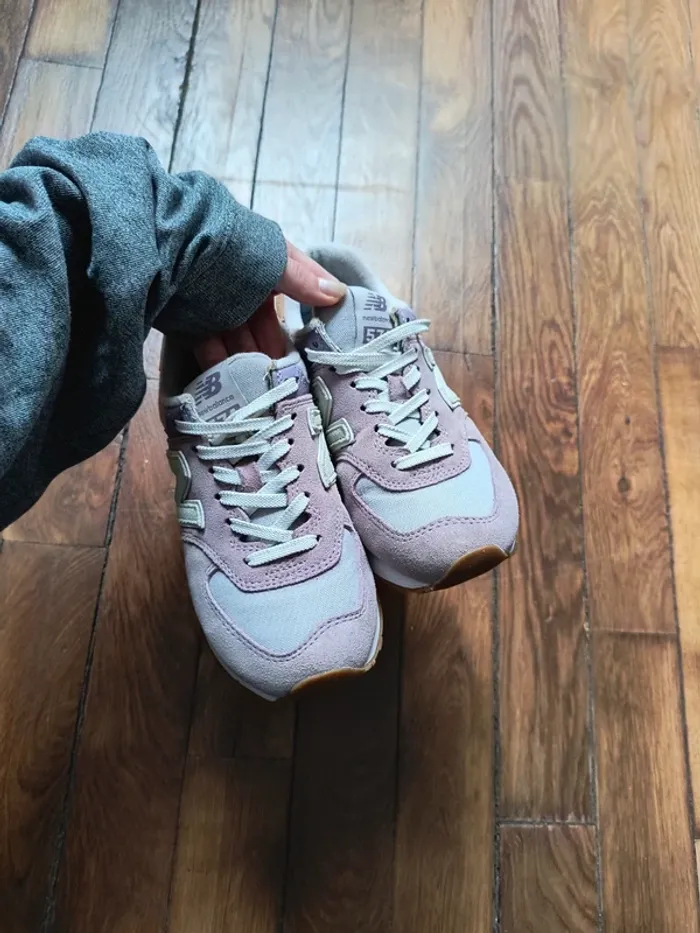 Baskets New Balance 574 pointure 36,5 - photo numéro 4