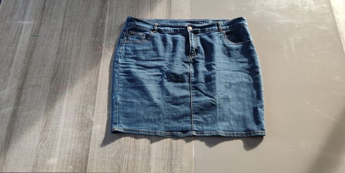 Jupe en jean femme taille 50 Kiabi bleu - Très bon état (Grande taille) - photo numéro 3