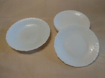 5 assiettes à dessert et 1 assiette creuse Coquille Blanche Arcopal Vintage 