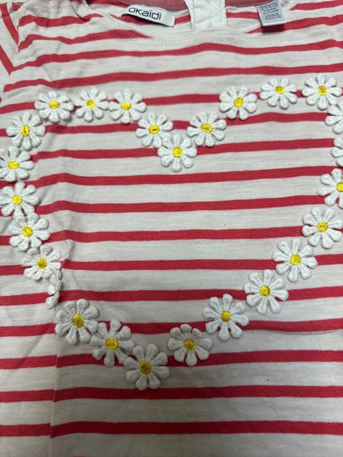 T-shirt blanc et rouge avec fleurs Okaïdi, 10 ans - photo numéro 2