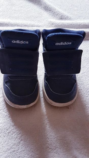 Baskets Adidas taille 22