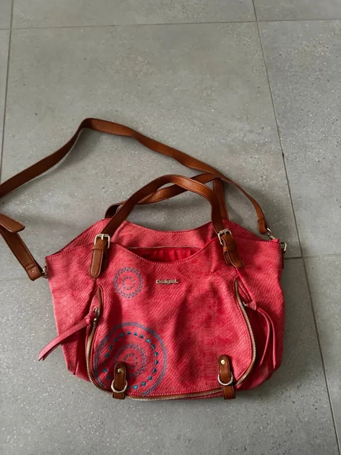 Sac à main et bandoulière rose Desigual, très bon état, 35x30cm