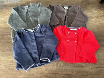 Lot 4 gilets 12 mois