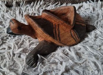 Décoration tortue en bois sculptée