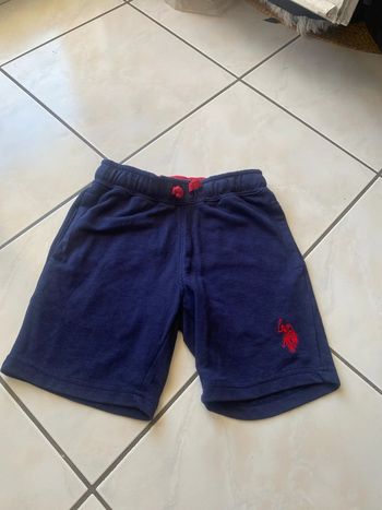 Short pour garçon, taille huit ans