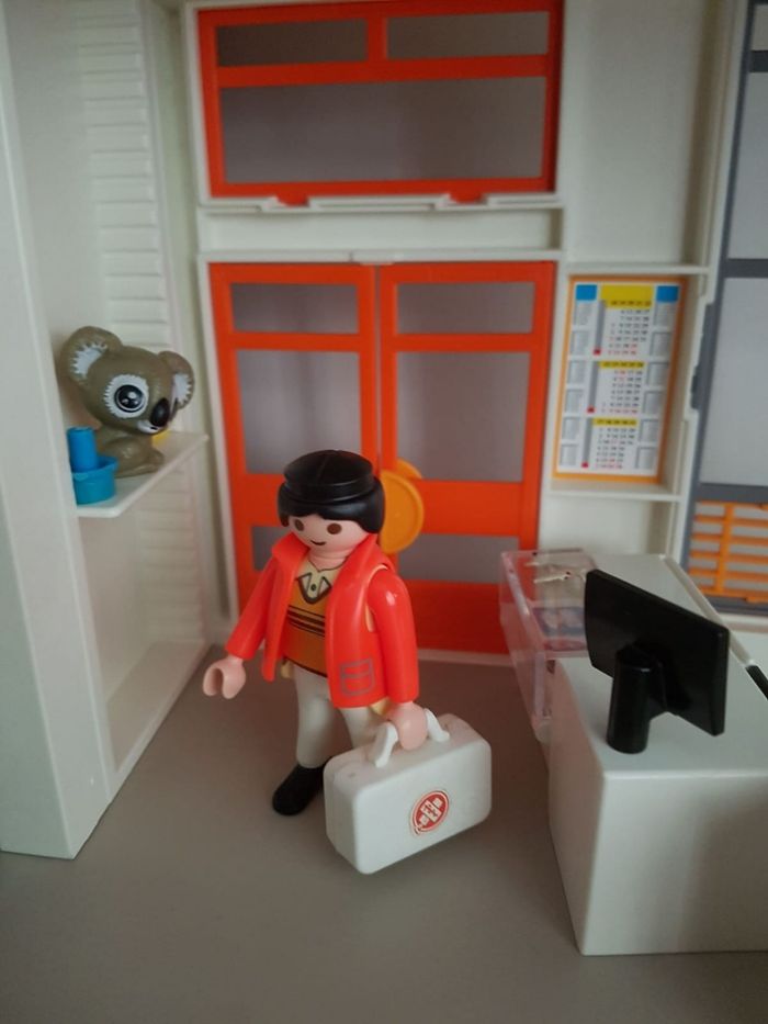 Playmobil hôpital aménagé avec docteur et accessoires - photo numéro 6