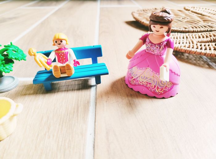 👑Playmobil lot figurines/personnages servante, Reine et Princesse au jardin - photo numéro 3