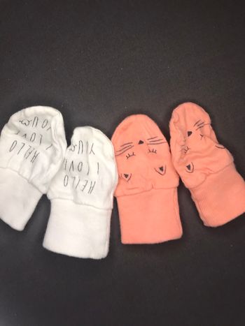 Lot 4 paires de mouffles de naissance