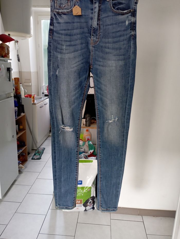 Lot  deux jeans  stradivarius taille 36 - photo numéro 2