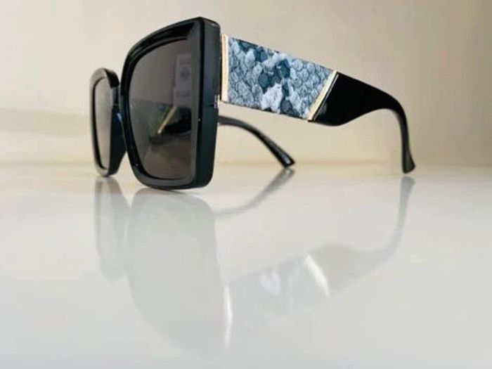 Lot de deux lunettes de soleil marron et noir UV protection catégorie 3 - photo numéro 15