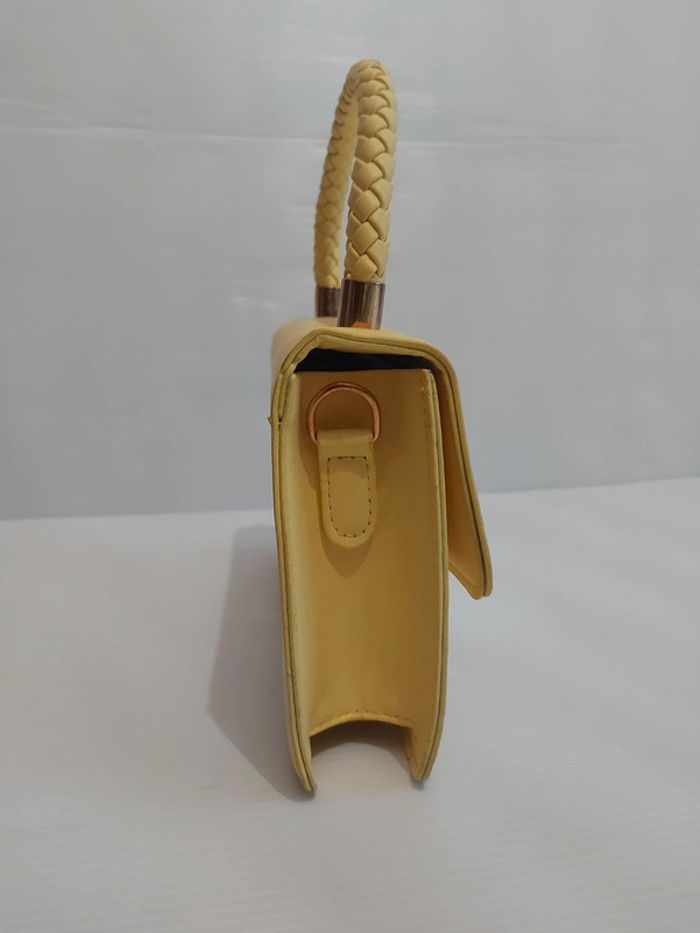 Sac à main jaune clair très peu servi dimensions en photos - photo numéro 4