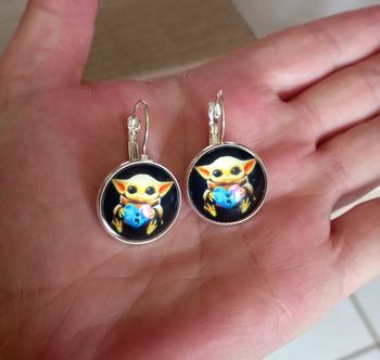 Boucles d'oreilles dormeuses bébé yoda