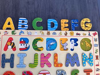 Deux puzzles en bois chiffres et lettres Djeco