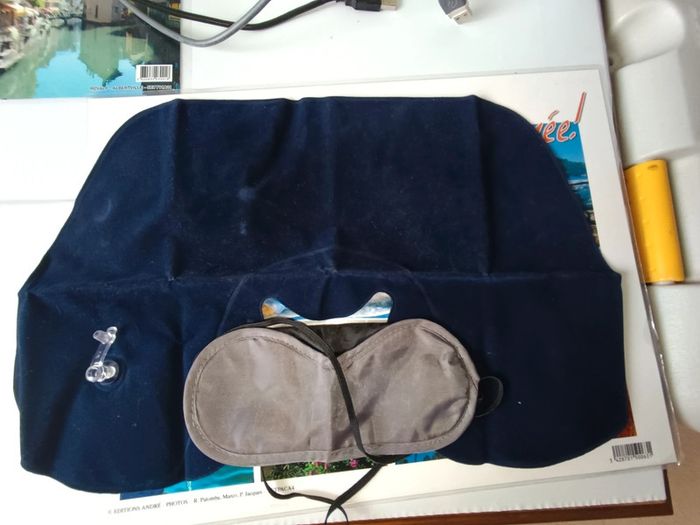 Coussin gonflable et masque de nuit - photo numéro 2