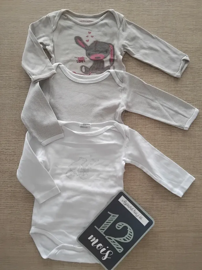 Lot bodys 12 mois / 80 cm