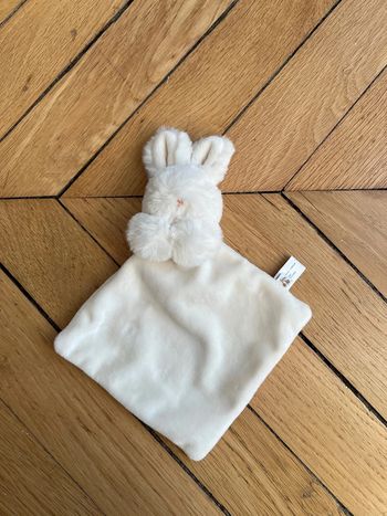 Doudou lapin bonpoint neuf