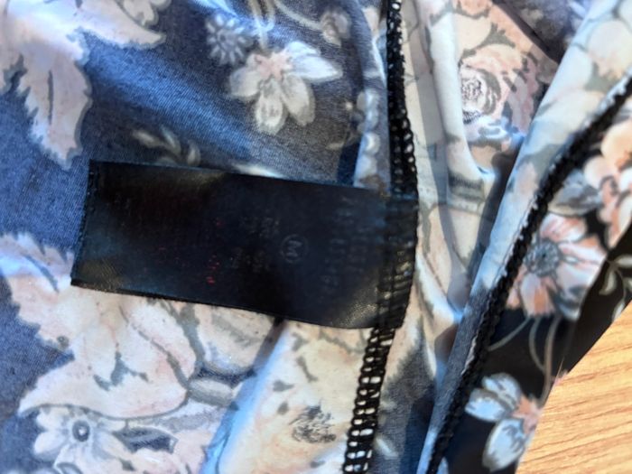 Nuisette noir et fleurs Primark taille M - photo numéro 2