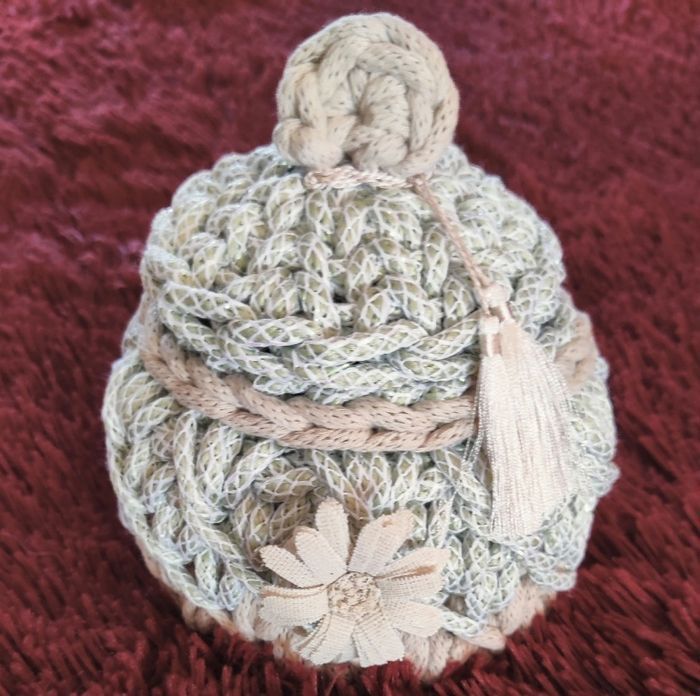 Petit panier rond en Trapilho type bonbonnière - photo numéro 2