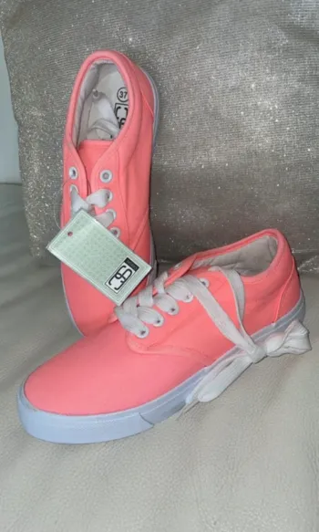 Baskets basses roses corail neuves - Taille 37 - Style Casual