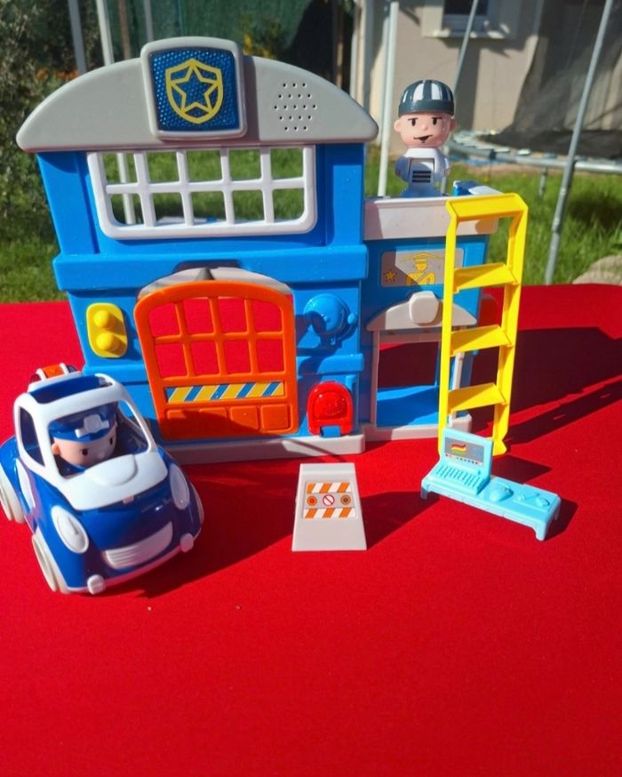 Commissariat de police en jouet - photo numéro 3