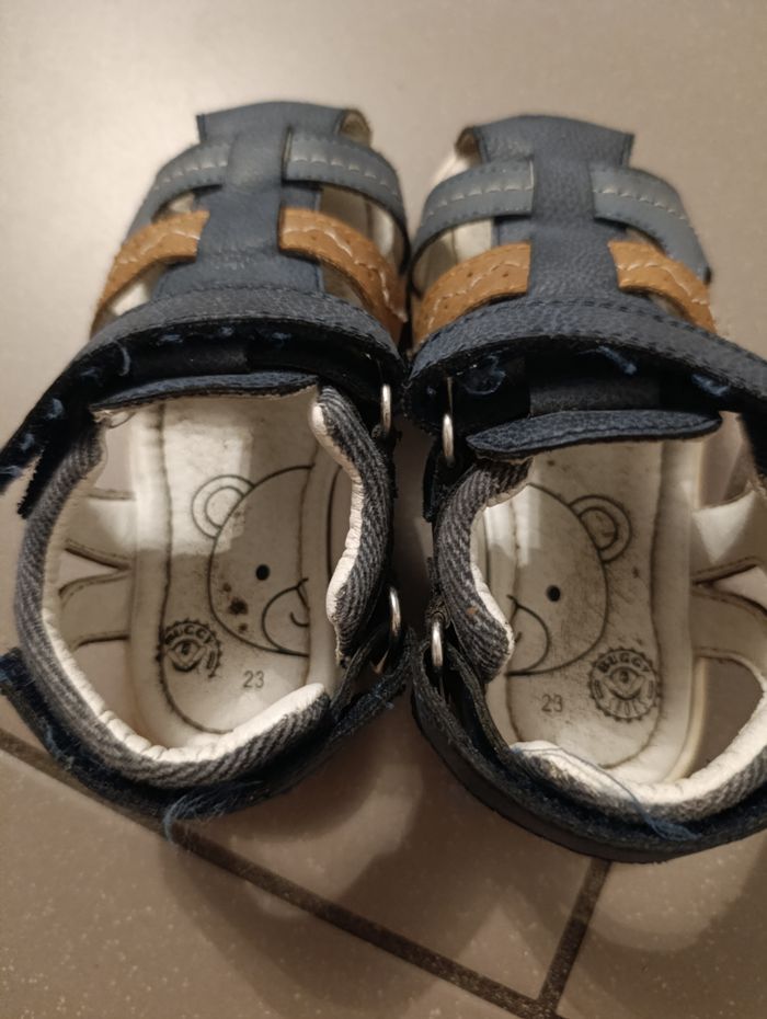 Lot de deux paires de sandales garçons taille 23