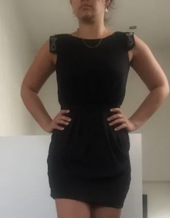 Robe noir drapée dos nu mango strass