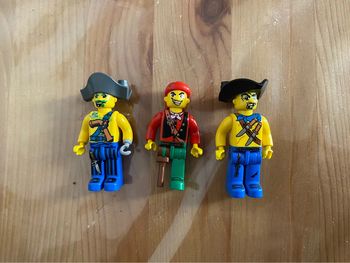 Lot de 3 figurines lego pirates (minifigurine)