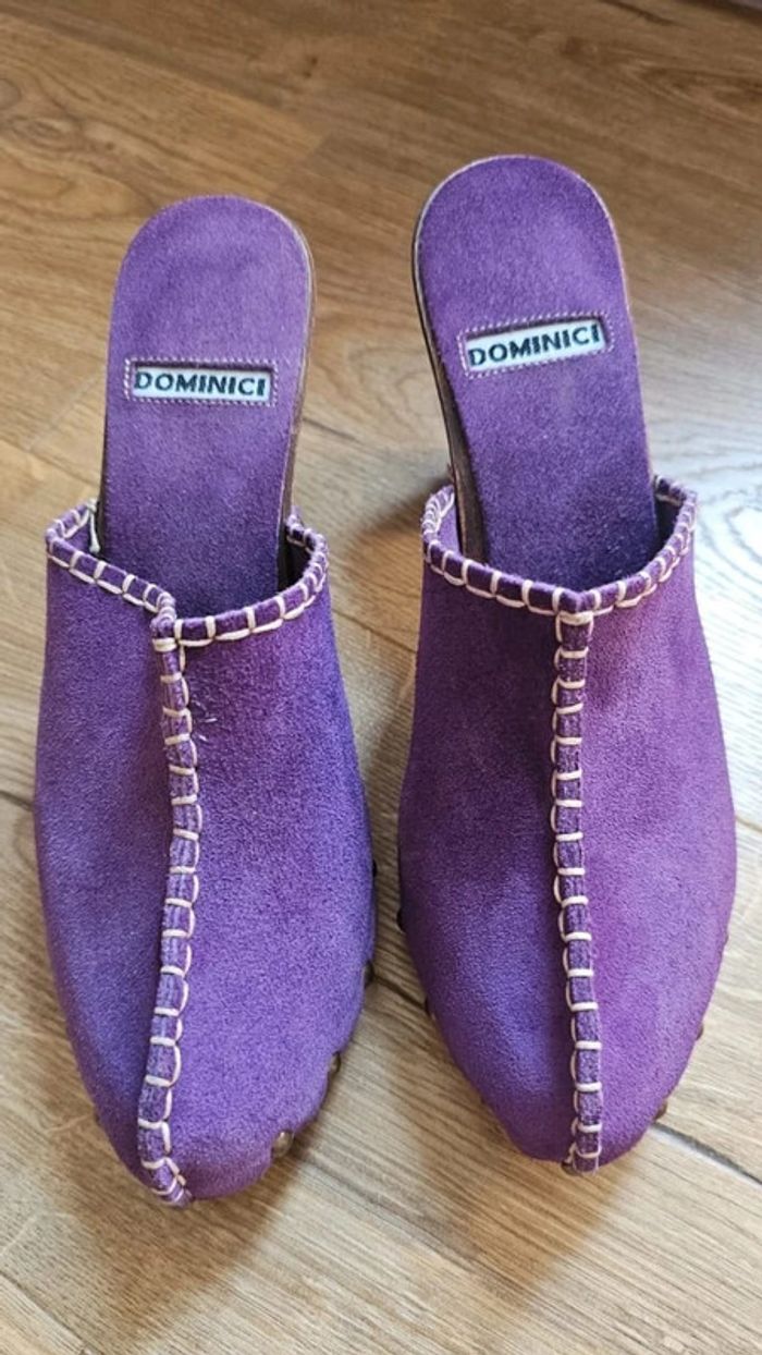 Sabot artisanal en bois et nubuk violet à clous - photo numéro 2