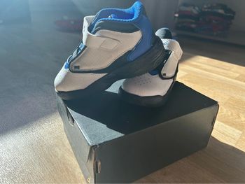 Chaussure Jordan taille 25