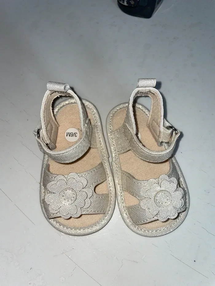 chaussure nu pied dorée