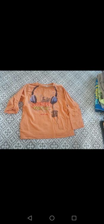 T-shirt manche longue ou retrousser avec pression 24 mois