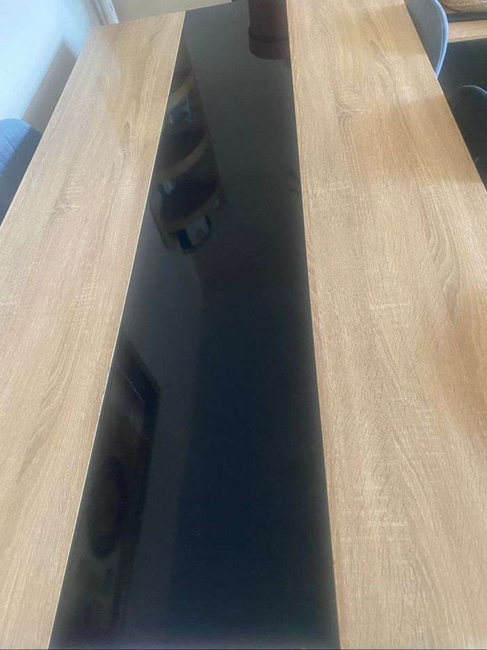 Table a manger tres bon etat