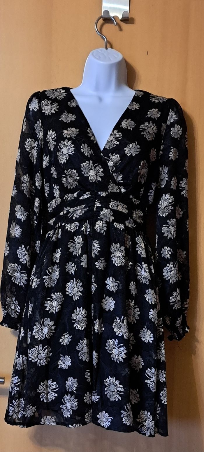 Robe noire à imprimé fleurs - photo numéro 2