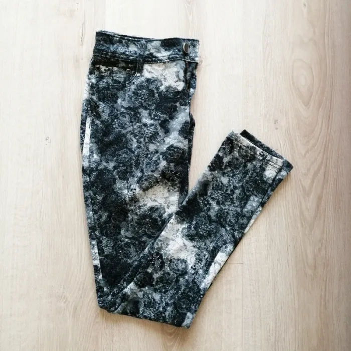 Elegant's Deluxe Vintage Jeans pantalon Femme Halloween Noir Blanc Exclusive Collection (Taille M) - photo numéro 3
