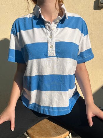 Haut polo avec boutons - bandes blanche et bleu clair